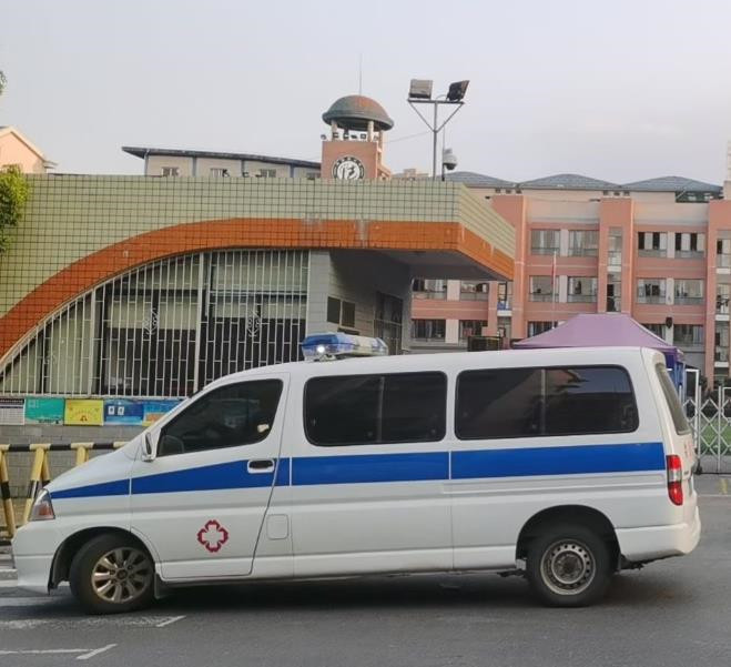 中原救护车出租护送骨折病人一公里多少钱